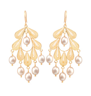 Classic Leaf earrings Gold - cream pearls ✿
