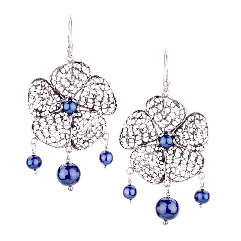 Yvone Christa_Phlox flower earrings - blue pearls_E4123