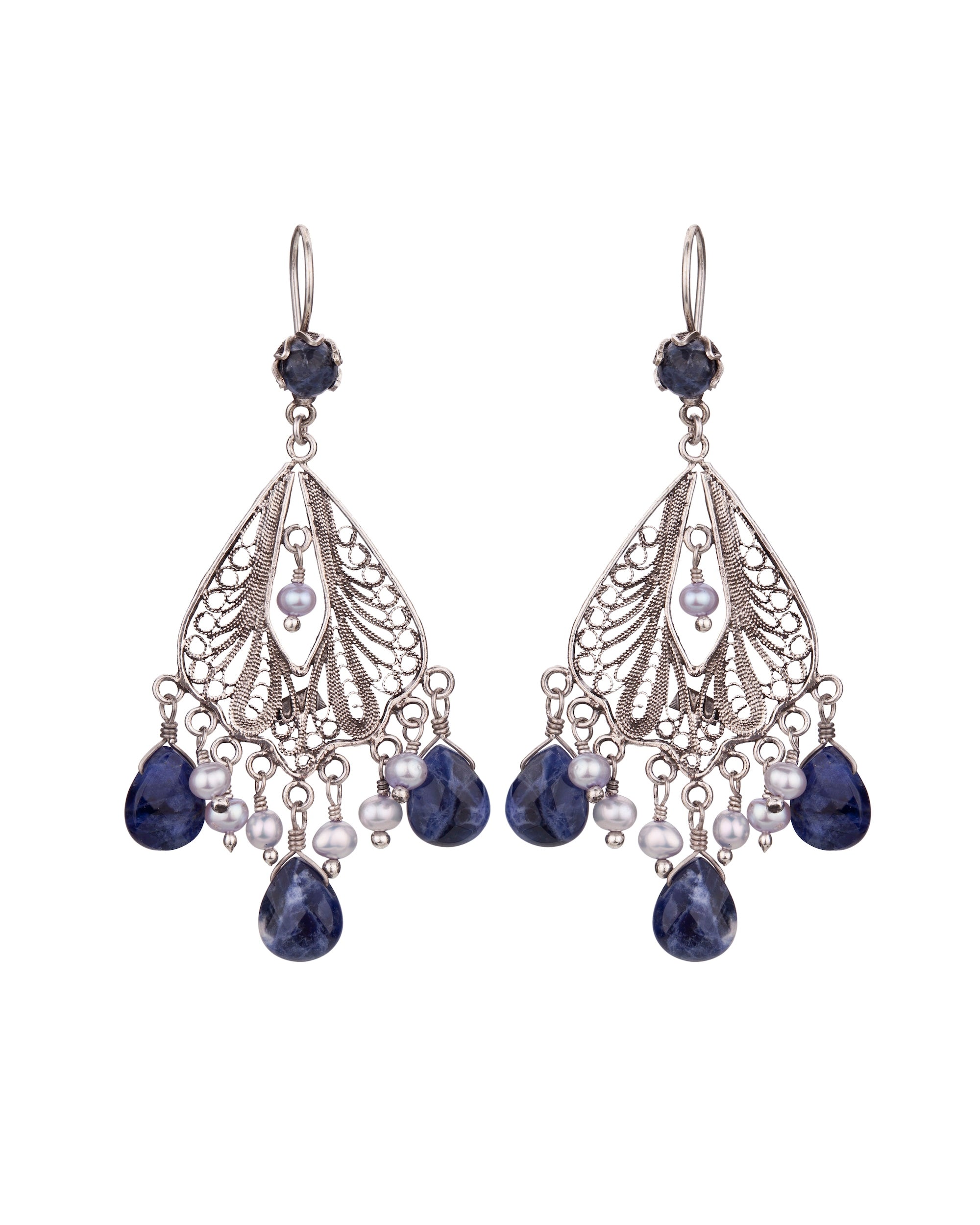 Boucles d'oreilles Chandelier Manor - Sodalite et Perles Bleu Glace ✿ 