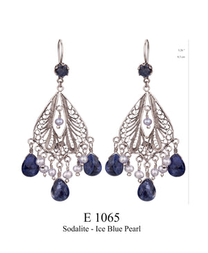 Boucles d'oreilles Chandelier Manor - Sodalite et Perles Bleu Glace ✿ 