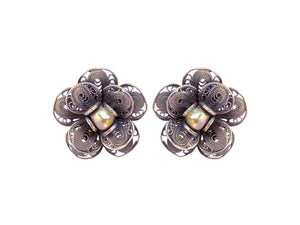 Rose stud earrings - Cream Pearl ✿