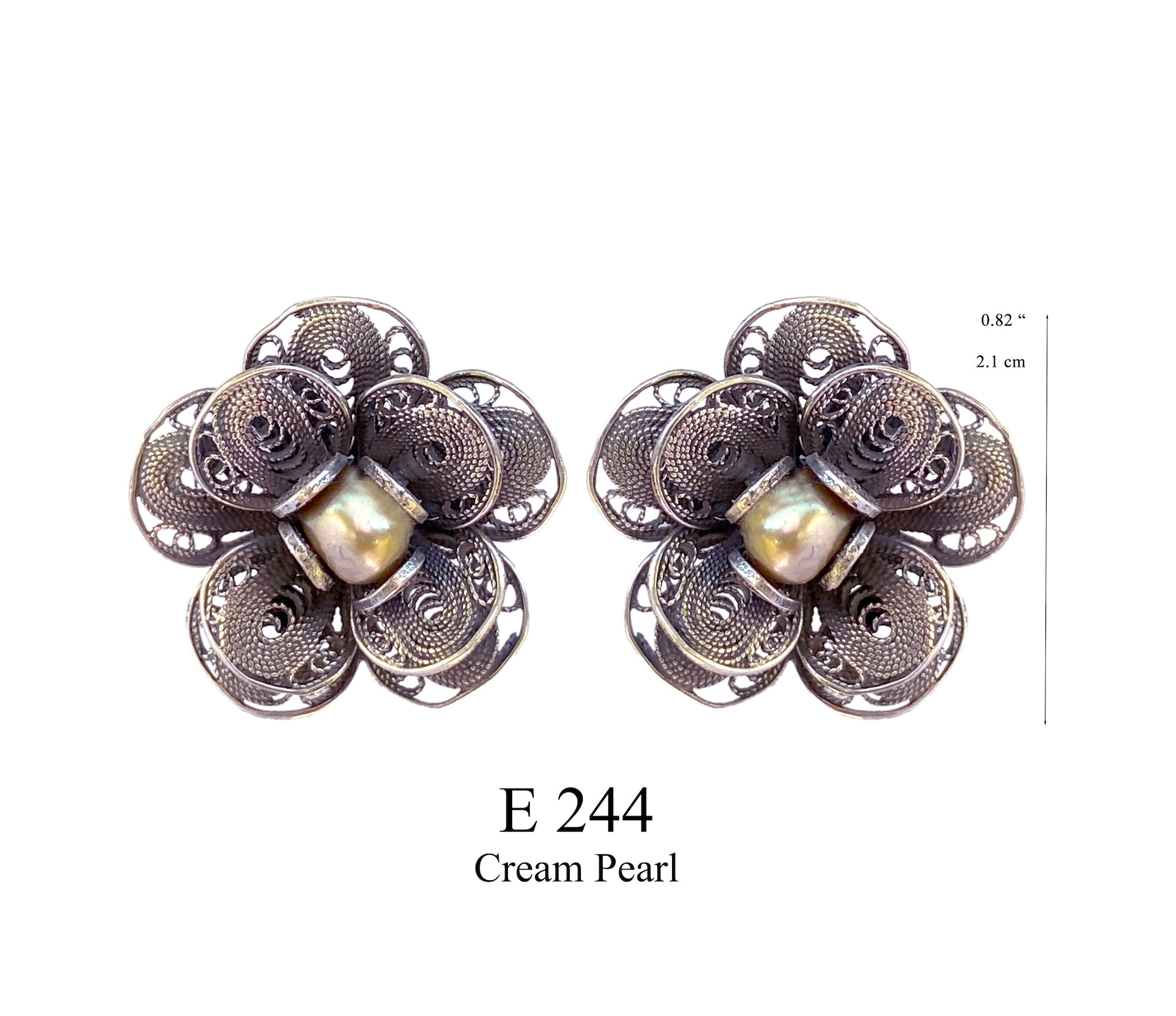 Rose stud earrings - Cream Pearl