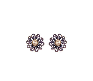 Zinnia earrings with cream pearl