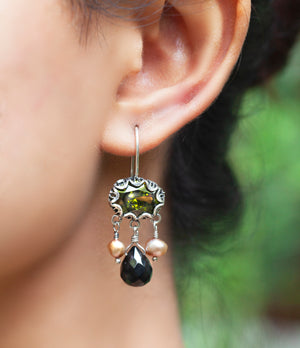 Deep Velvet  Earrings - Jet stone, Cream Pearl  ✿