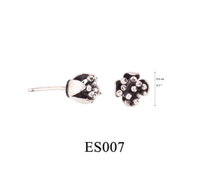 Tulip cup stamen stud earrings -