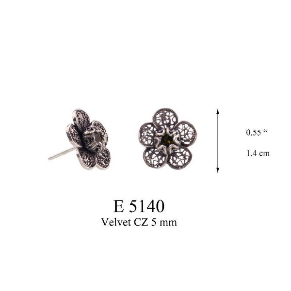 Boucles d'oreilles puces fleur en dentelle 