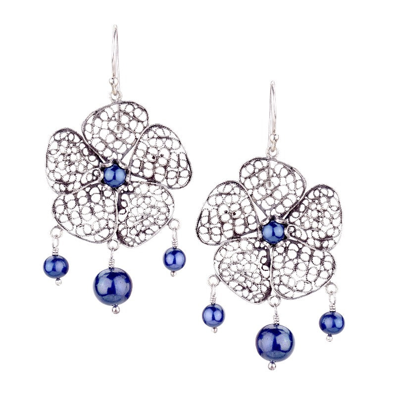 Yvone Christa_Phlox flower earrings - blue pearls_E4123