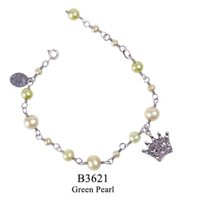 Royal bracelet with green pearls