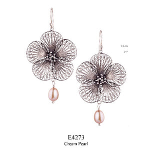 Edelweiss earrings - large - cream pearl