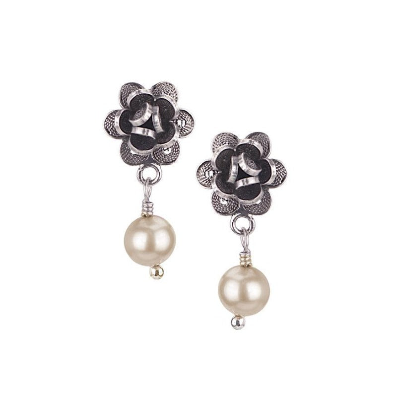 E021_Champagne pearls_ROSEBUD EARRINGS by Yvone Christa