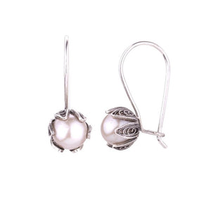Yvone Christa_TULIP CUP HANGING EARRINGS - PINK PEARL - SMALL_E236H