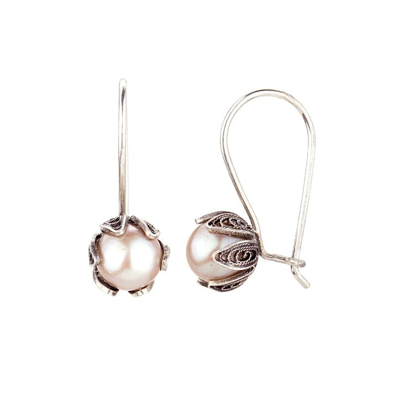 Yvone Christa_TULIP CUP HANGING EARRINGS - CREAM PEARL - MEDIUM_E237H