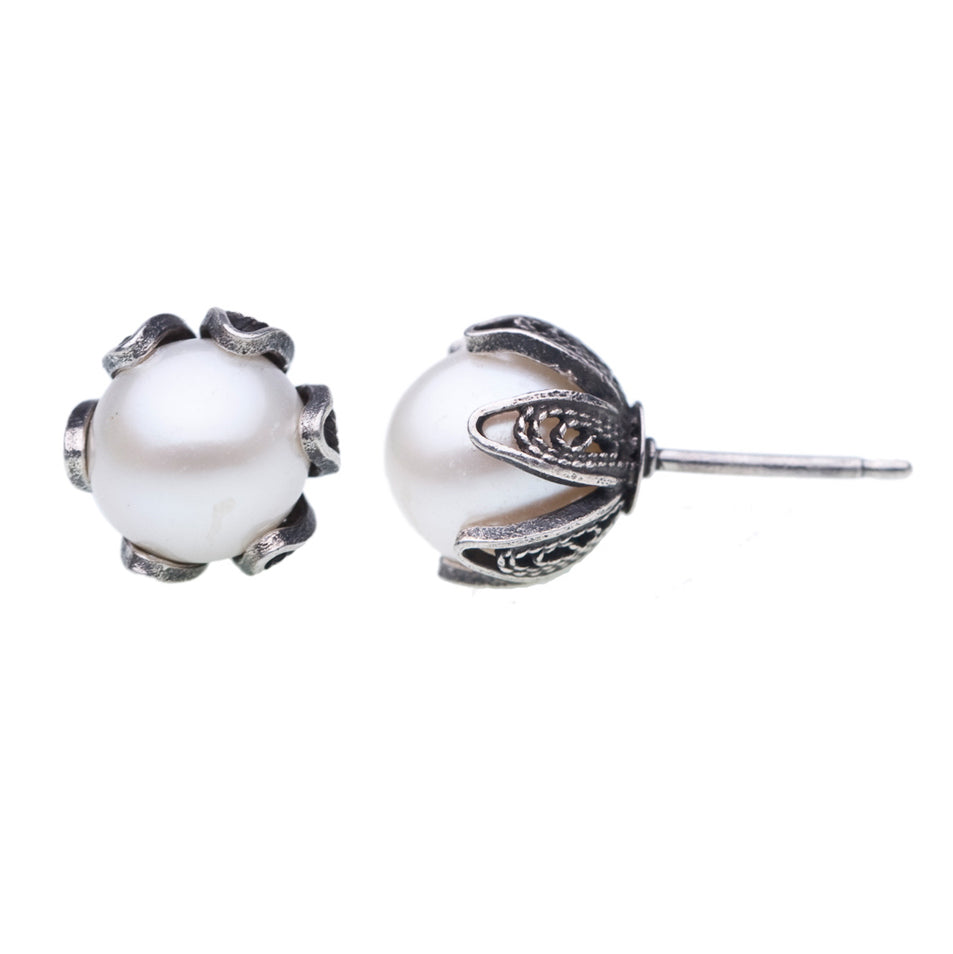 YVONE CHRISTA_TULIP CUP STUD EARRINGS - WHITE PEARL - MEDIUM _E237