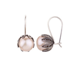 YVONE CHRISTA_TULIP CUP HANGING EARRINGS - CREAM PEARL - LARGE_E238H