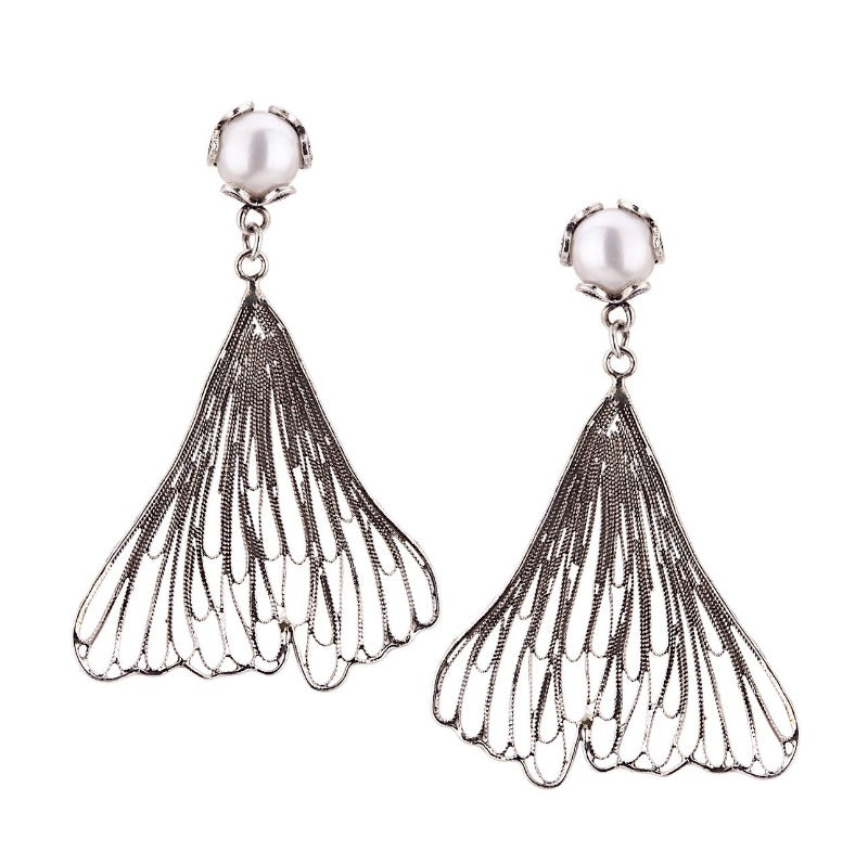 Yvone Christa_Ginkgo Biloba earrings - pearl post_E4203