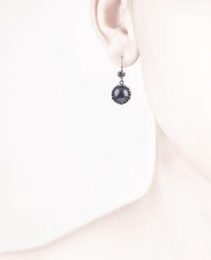 Morning Dewdrop earrings - dark blue pearls