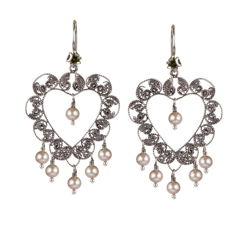 Yvone Christa_Heart earring with pearls_E5315