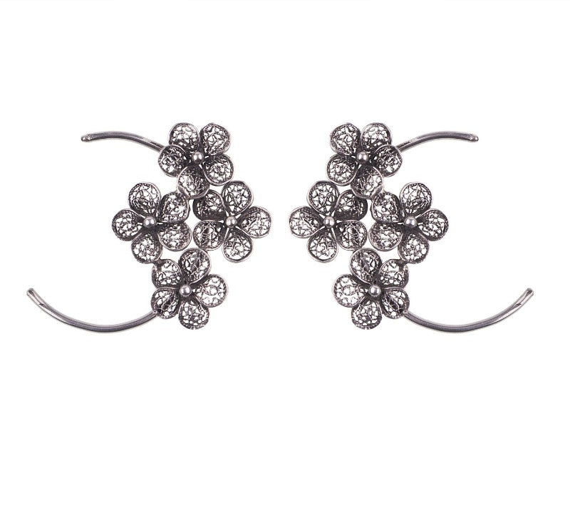 Yvone Christa_FLOATING LACE FLOWERS ON HOOP EARRING_E5144